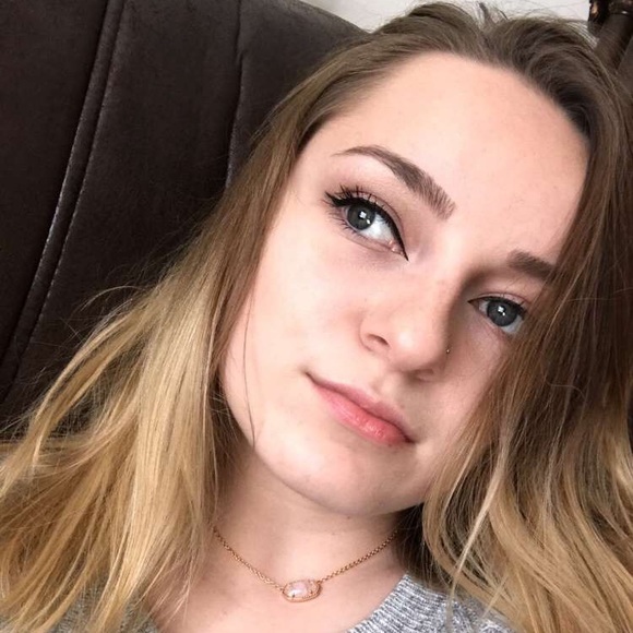 Meet the Posher, Peyton - Picture 2 of 2